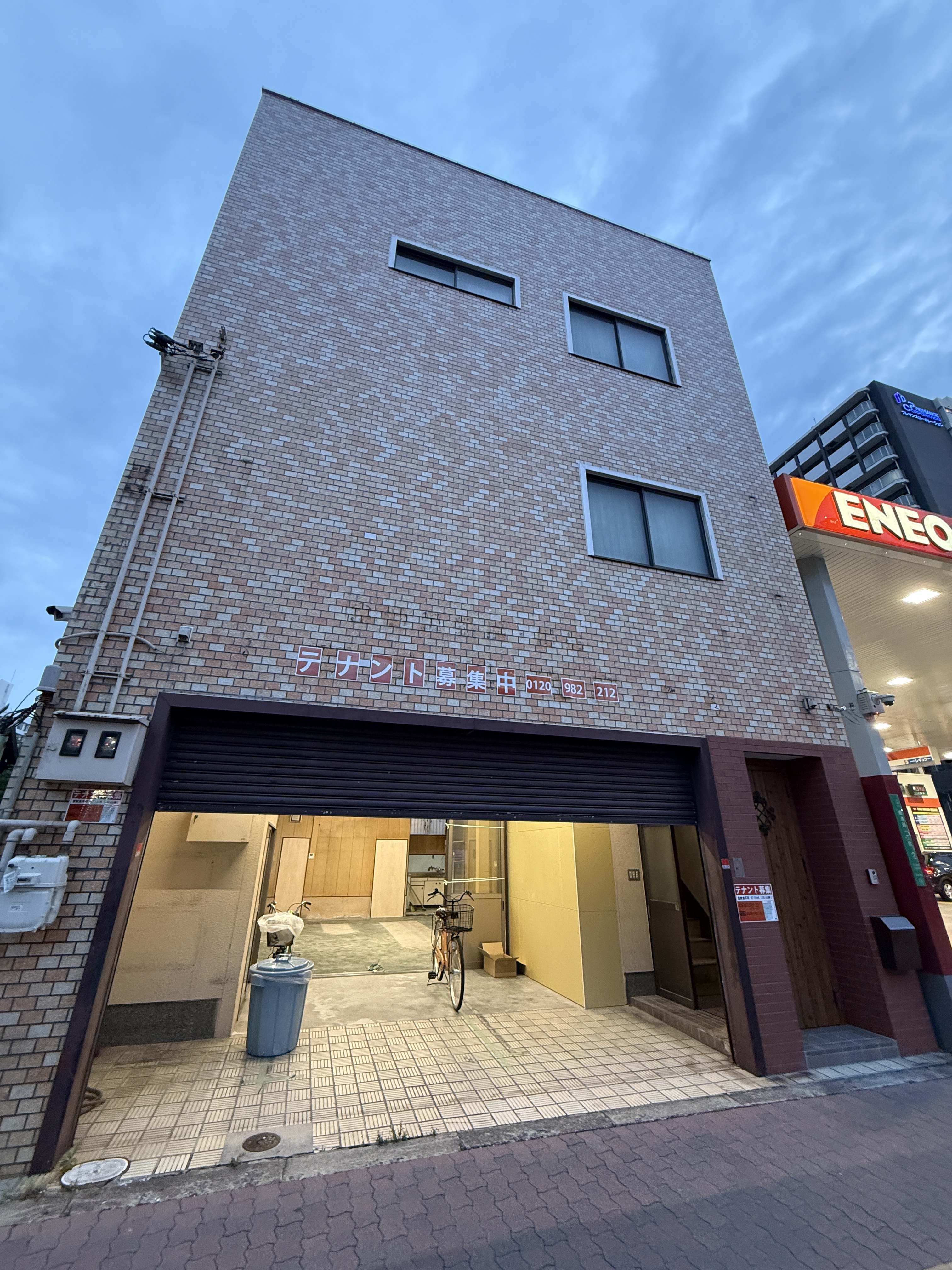 大国町（26.5坪）の店舗物件画像 外観・内観1