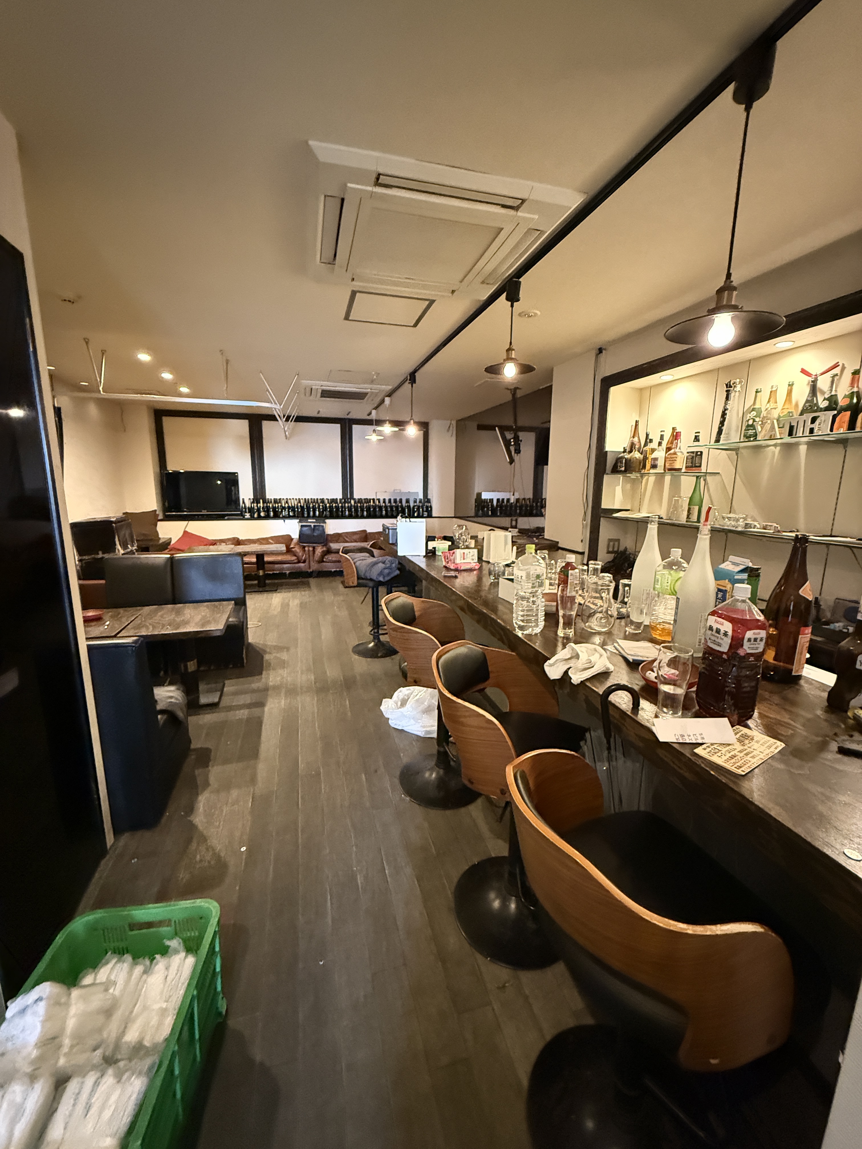 なんば（15.12坪）の店舗物件画像 外観・内観1