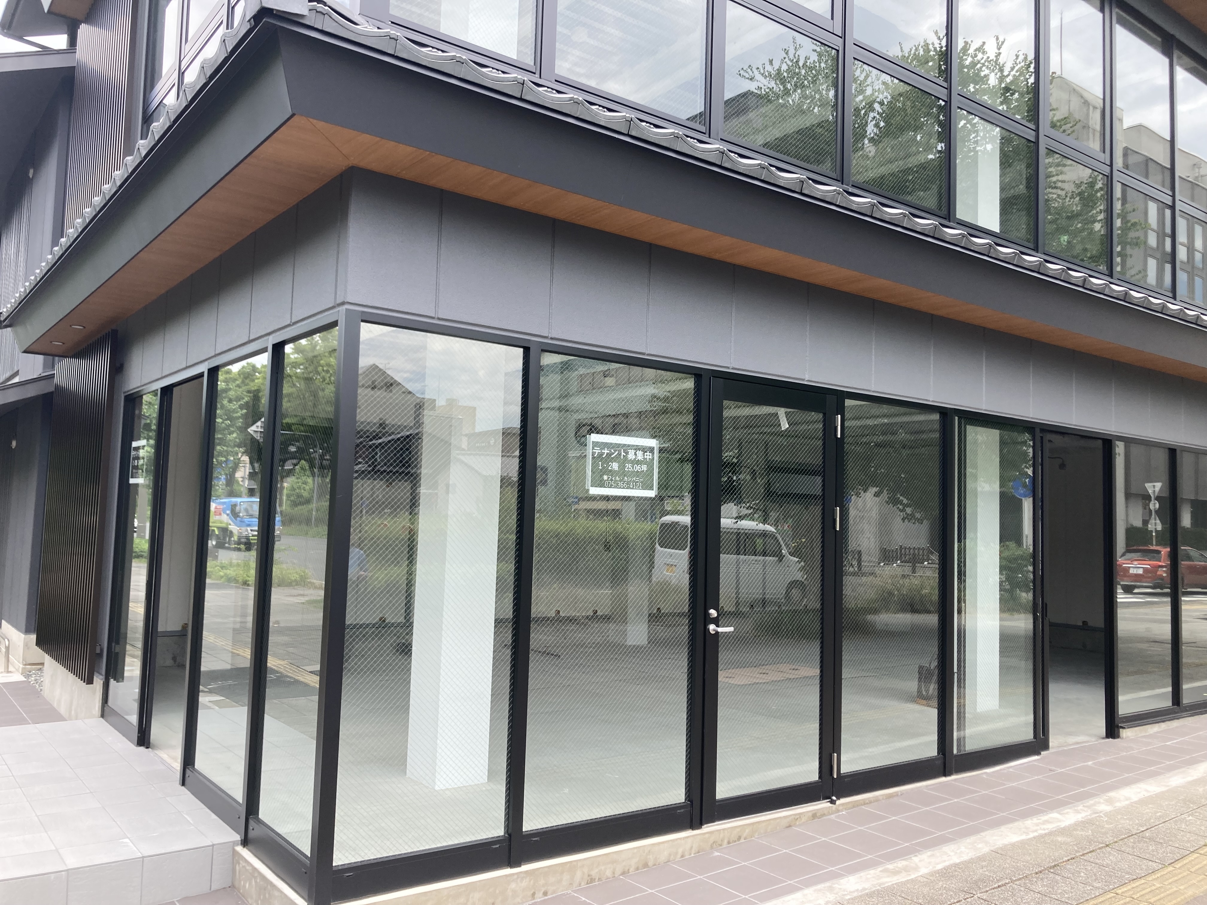 五条（25.07坪）の店舗物件画像 外観・内観1