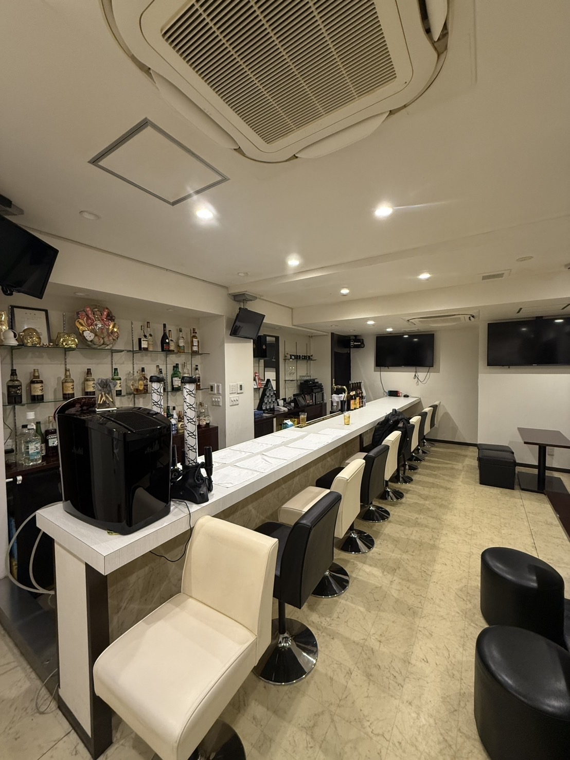 心斎橋（12坪）の店舗物件画像 外観・内観1