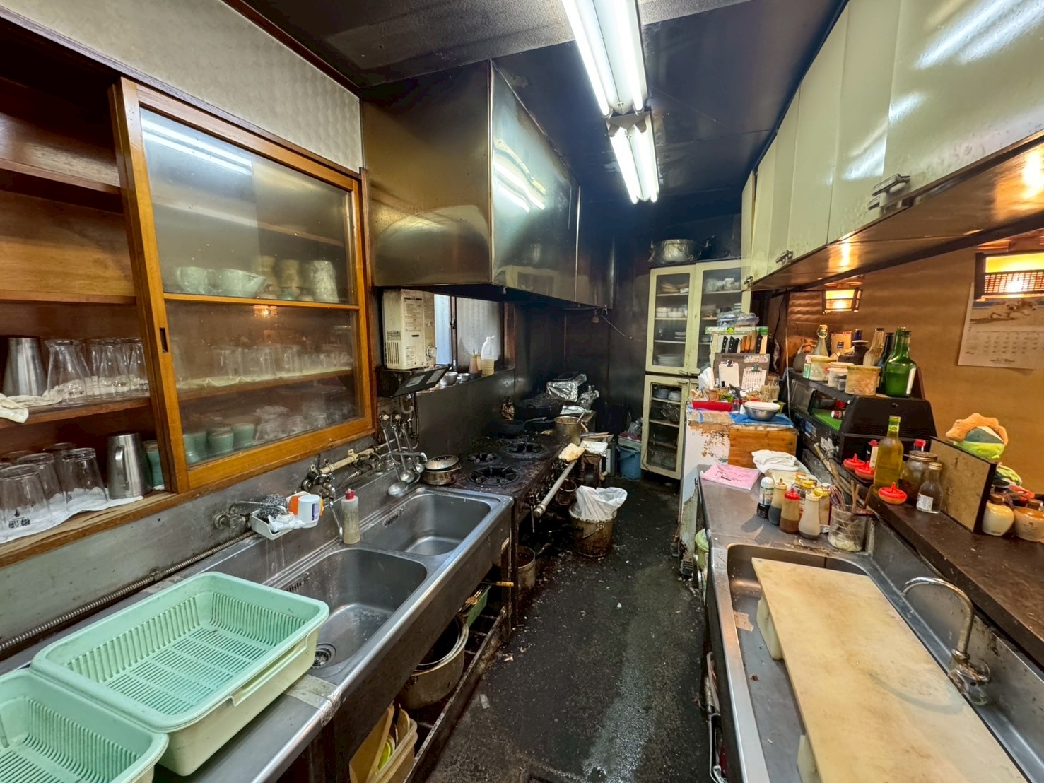 稲城（15坪）の店舗物件画像 外観・内観1
