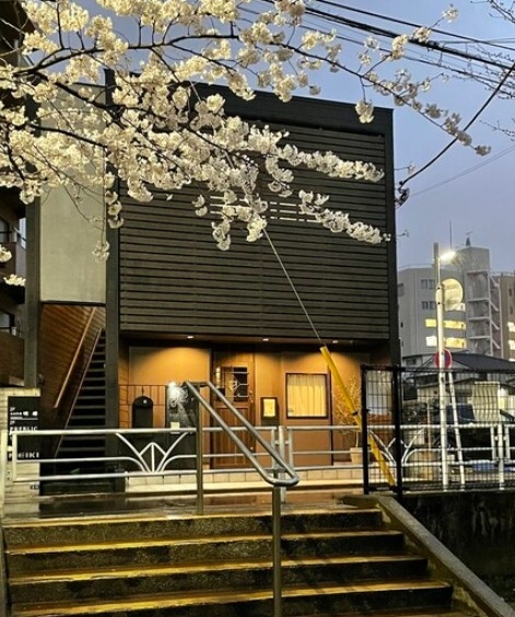 広尾（12.34坪）の店舗物件画像 外観・内観1