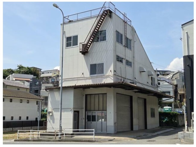 新子安（52.03坪）の店舗物件画像 外観・内観1