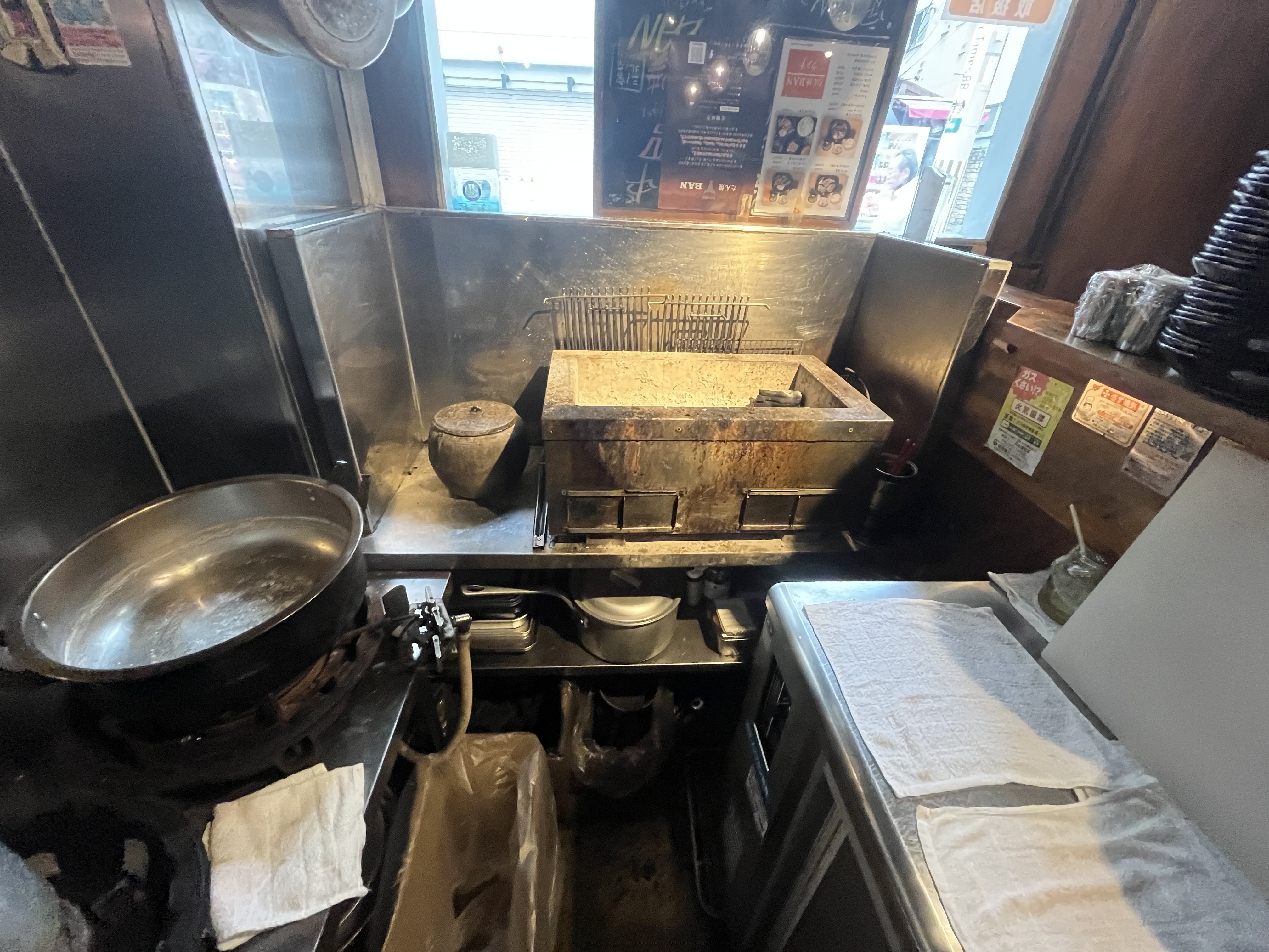 神戸三宮（15.12坪）の店舗物件画像 外観・内観1