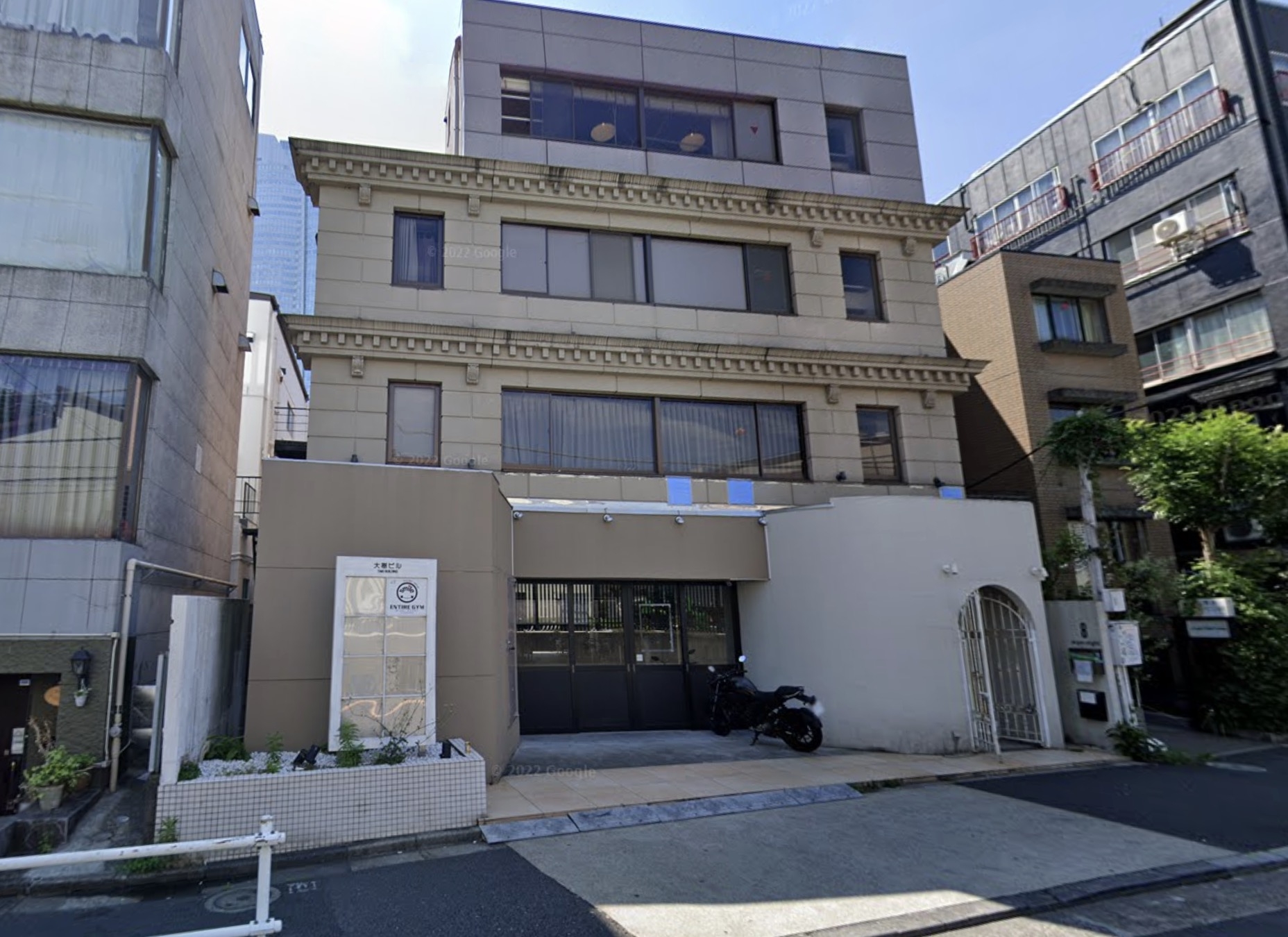 六本木（36.5坪）の店舗物件画像 外観・内観1