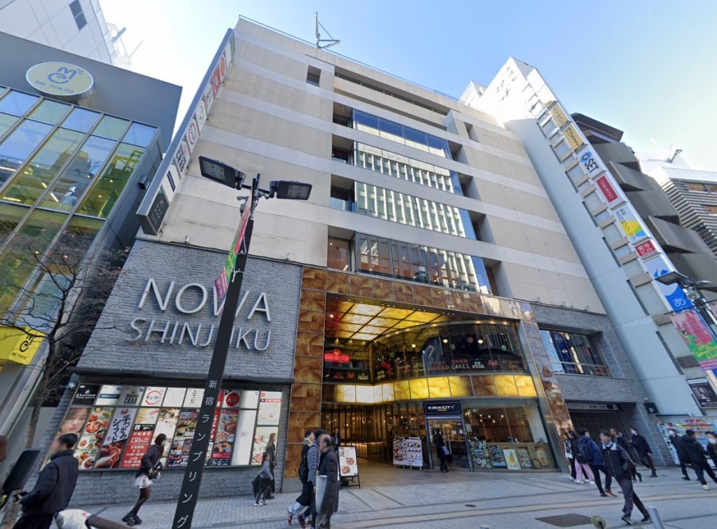 新宿（133.94坪）の店舗物件画像 外観・内観1