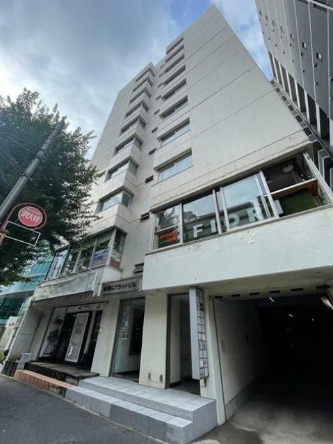 新宿御苑前（21.02坪）の店舗物件画像 外観・内観1