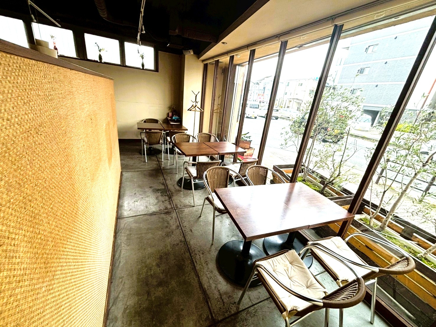 小路（30坪）の店舗物件画像 外観・内観1
