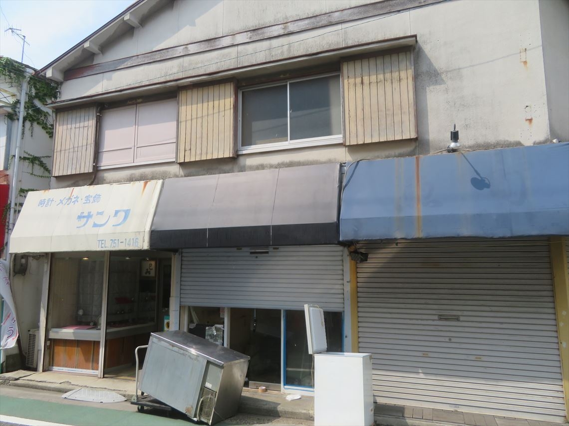 滝の茶屋（6.9坪）の店舗物件画像 外観・内観1