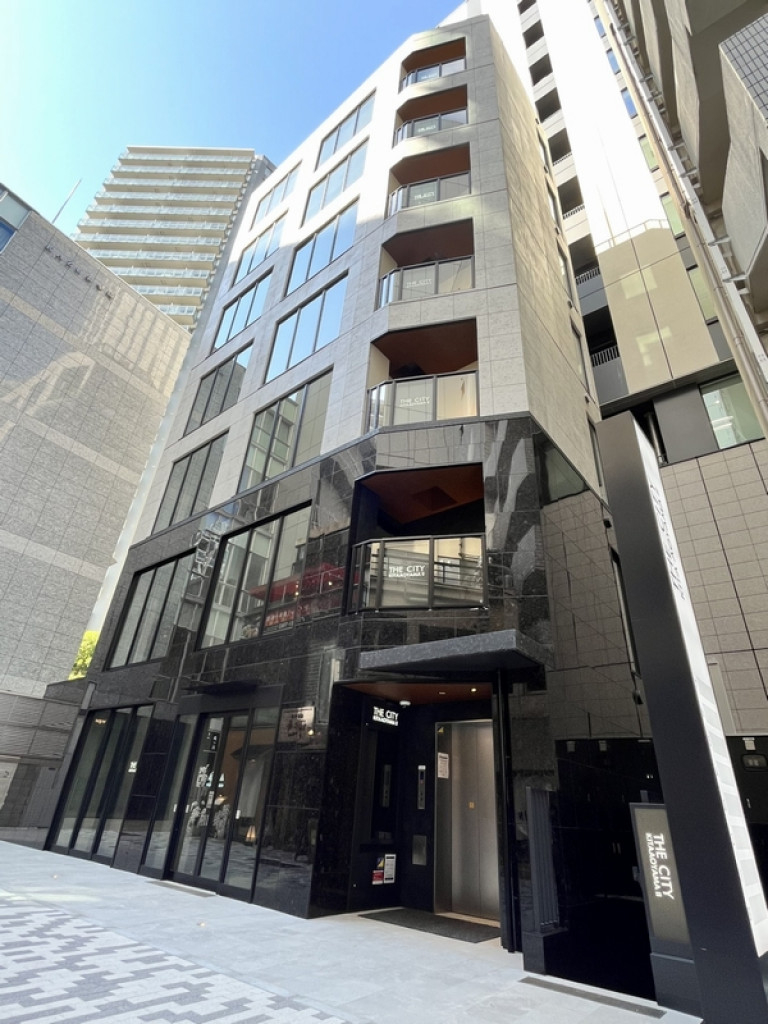 表参道（15.51坪）の店舗物件画像 外観・内観1