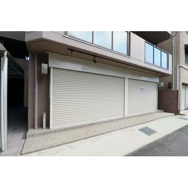 六甲（16.12坪）の店舗物件画像 外観・内観1