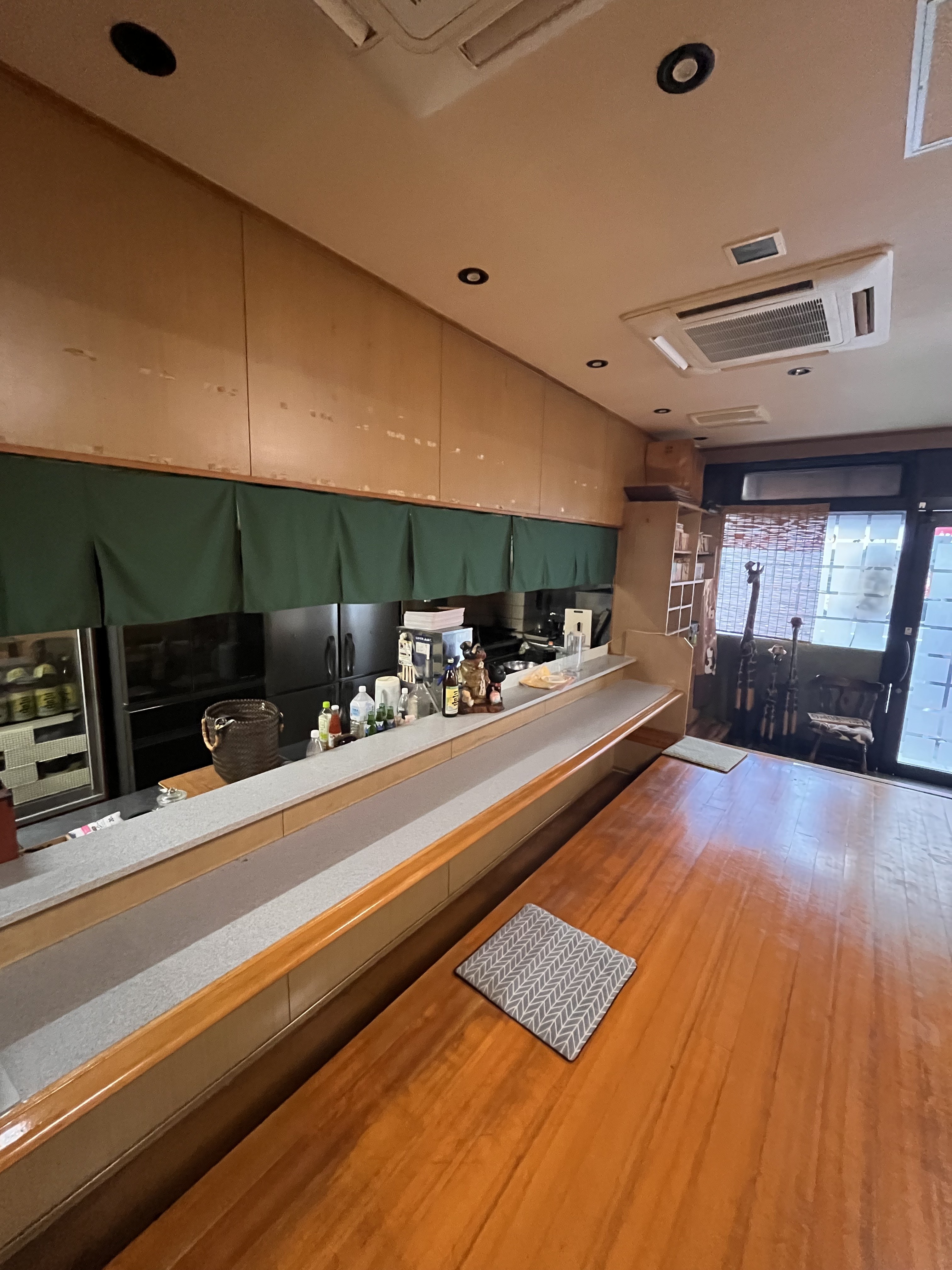 博多（13.29坪）の店舗物件画像 外観・内観1