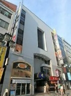 新宿三丁目（93.78坪）の店舗物件画像 外観・内観1