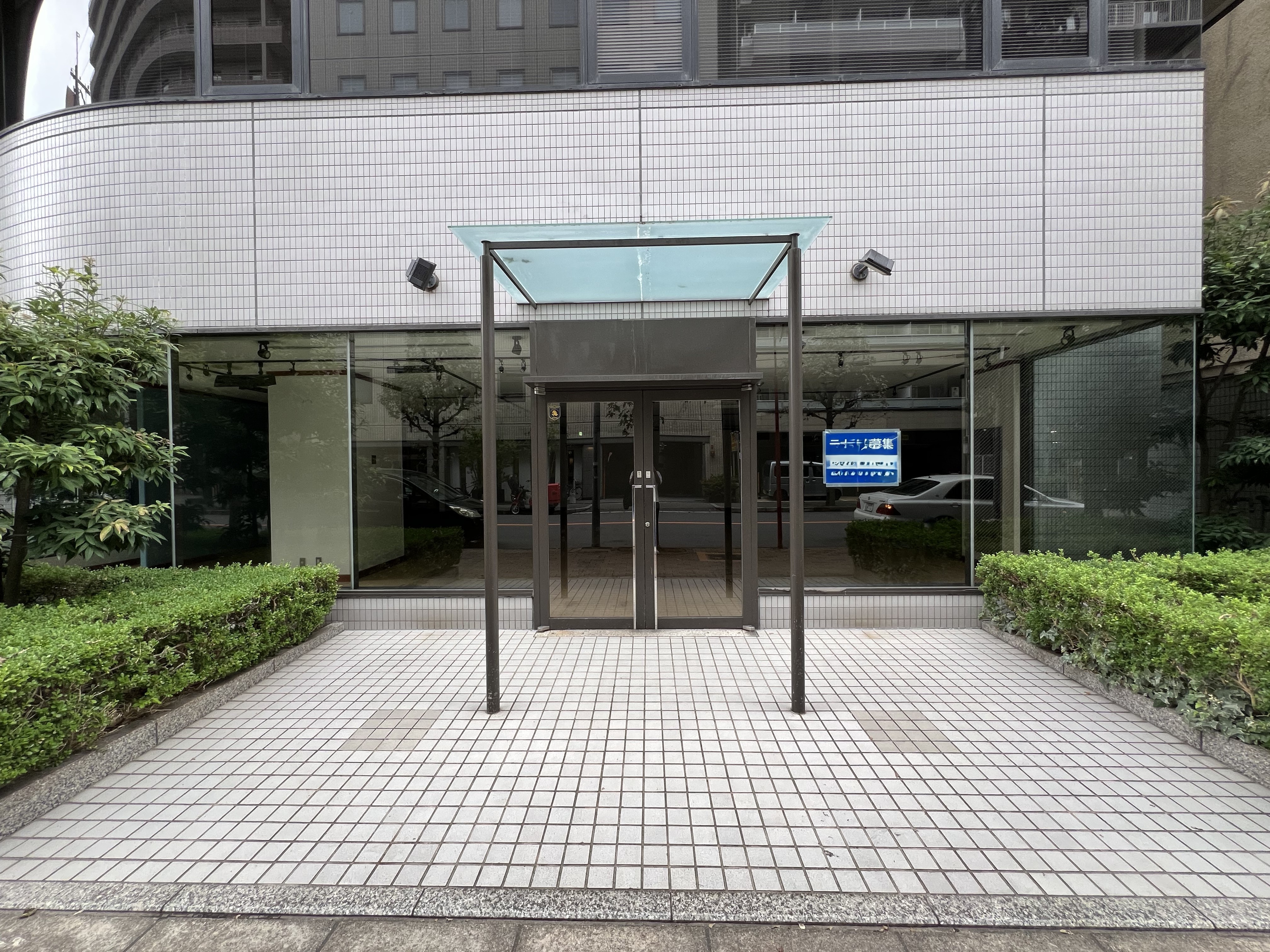 江坂（60.34坪）の店舗物件画像 外観・内観1