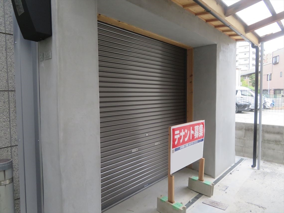 伊丹（8.8坪）の店舗物件画像 外観・内観1