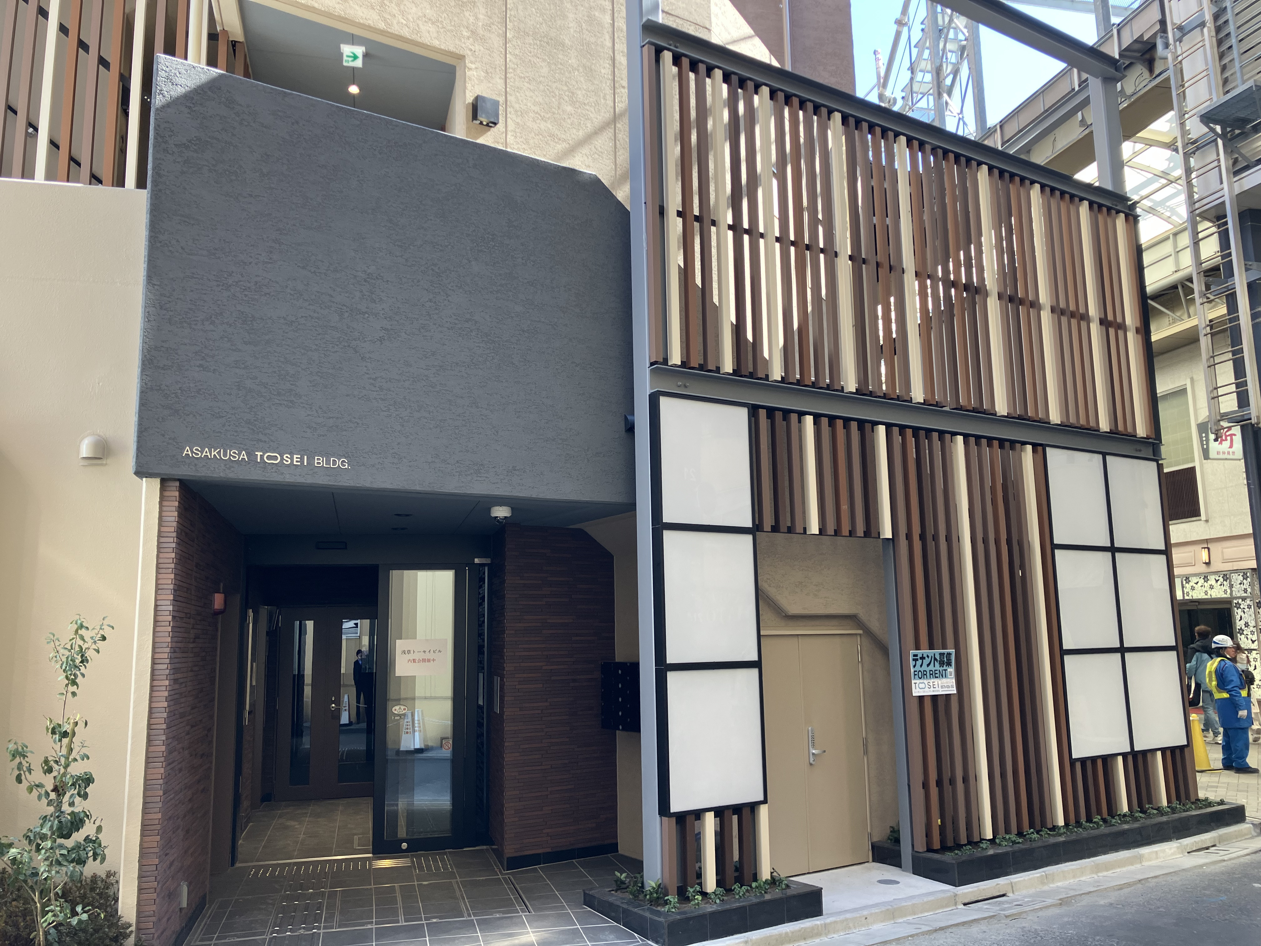 浅草（32.89坪）の店舗物件画像 外観・内観1