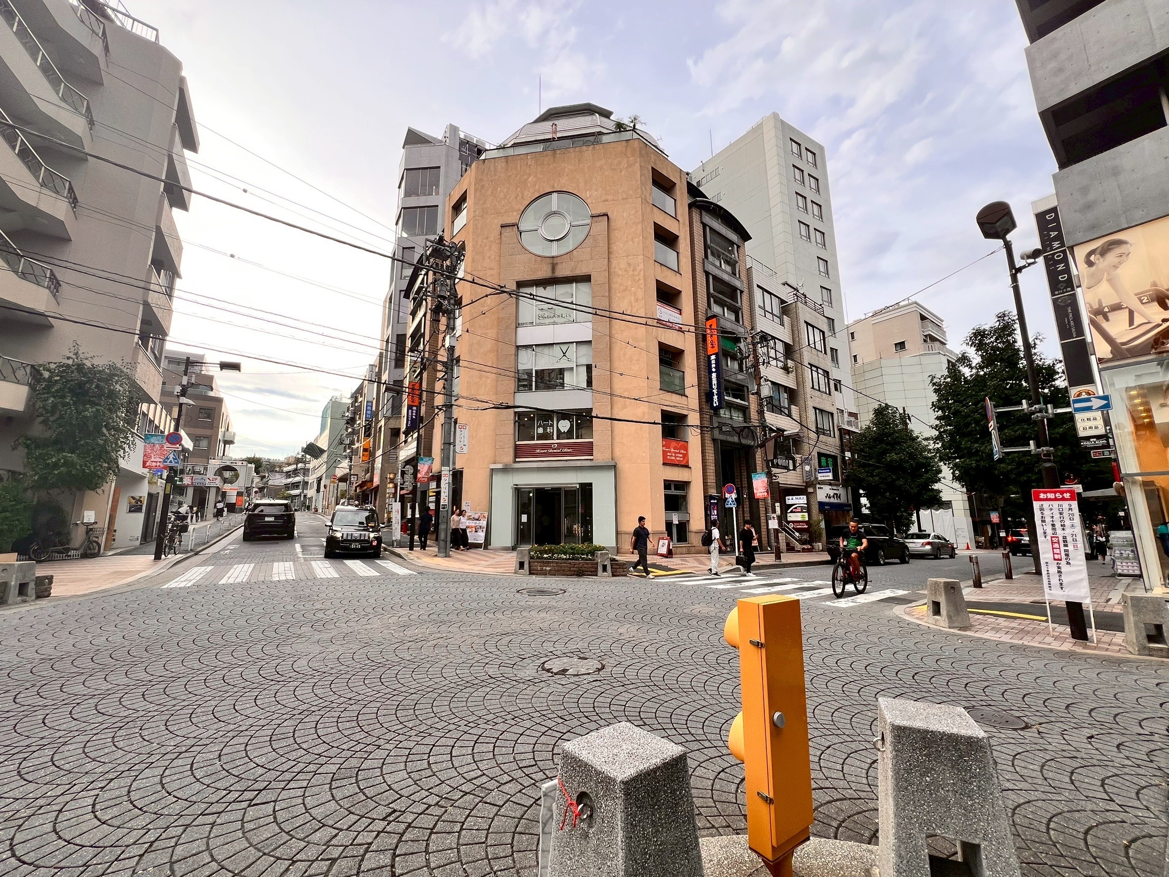 麻布十番（16.17坪）の店舗物件画像 外観・内観1