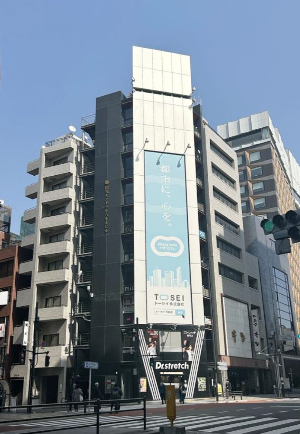 六本木（17坪）の店舗物件画像 外観・内観1
