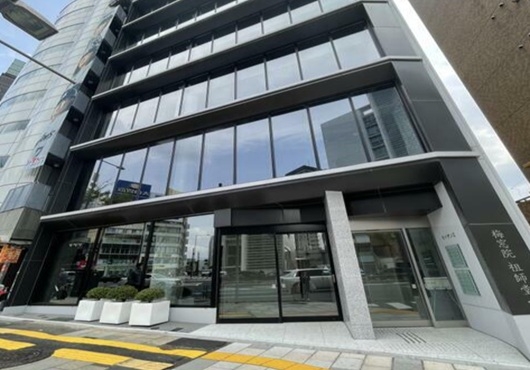 外苑前（28.93坪）の店舗物件画像 外観・内観1