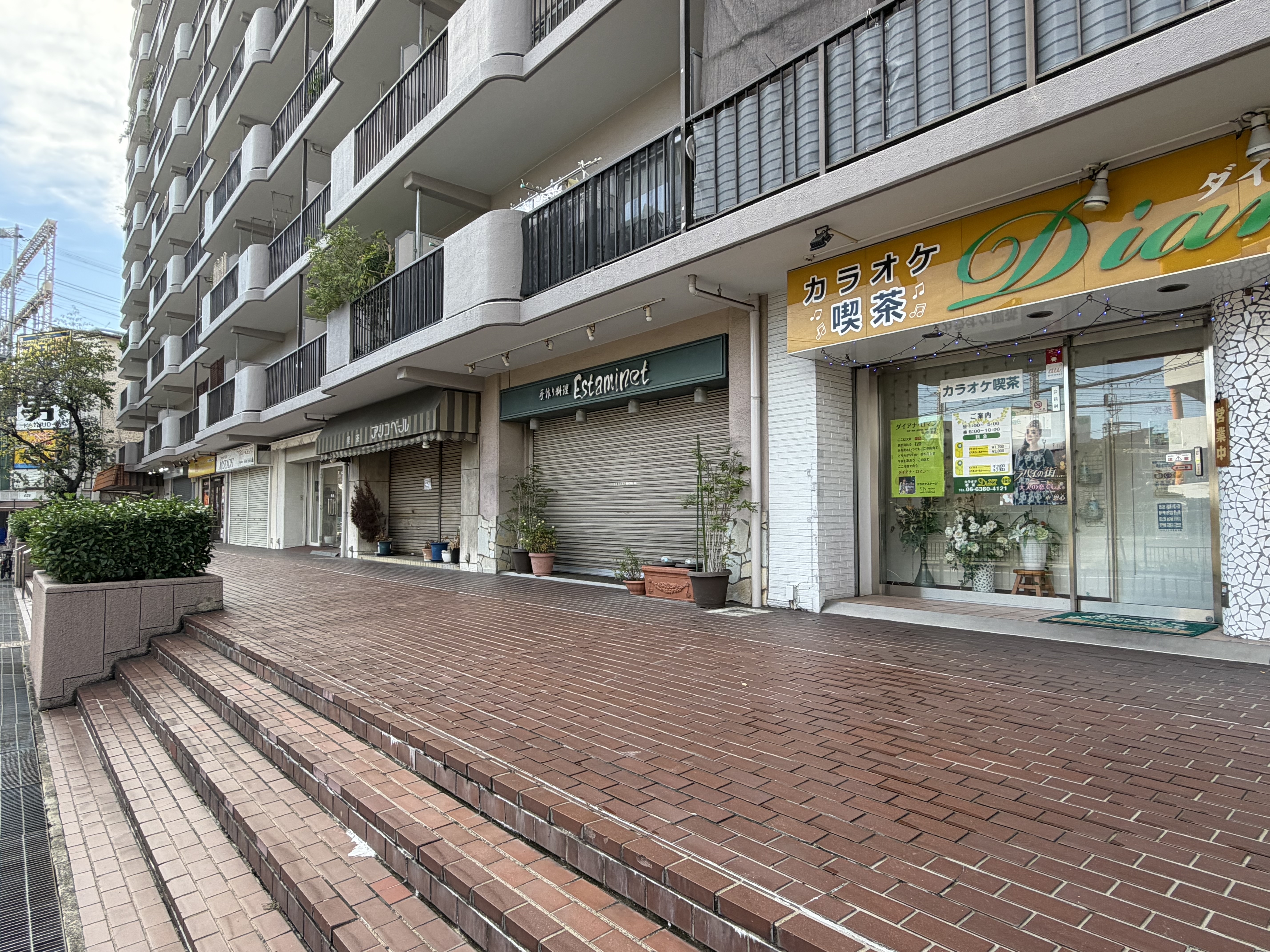 京橋（17.43坪）の店舗物件画像 外観・内観1