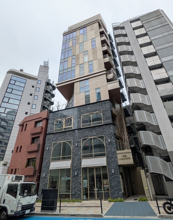 外苑前（19.72坪）の店舗物件画像 外観・内観1
