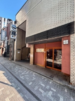 六本木（13.82坪）の店舗物件画像 外観・内観1