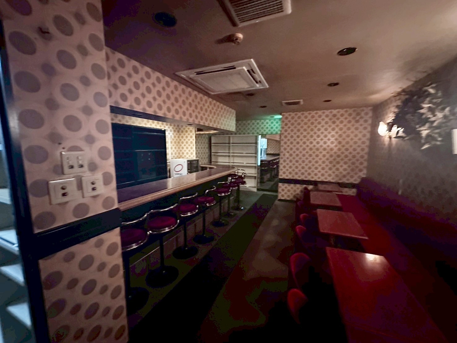 王子（12.12坪）の店舗物件画像 外観・内観1