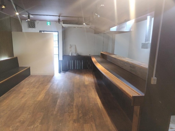南茨木（18坪）の店舗物件画像 外観・内観1