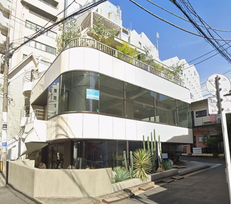 表参道（42.14坪）の店舗物件画像 外観・内観1