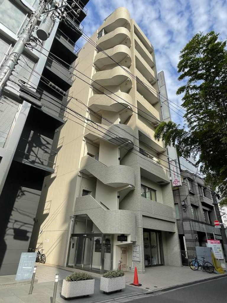 外苑前（31.45坪）の店舗物件画像 外観・内観1