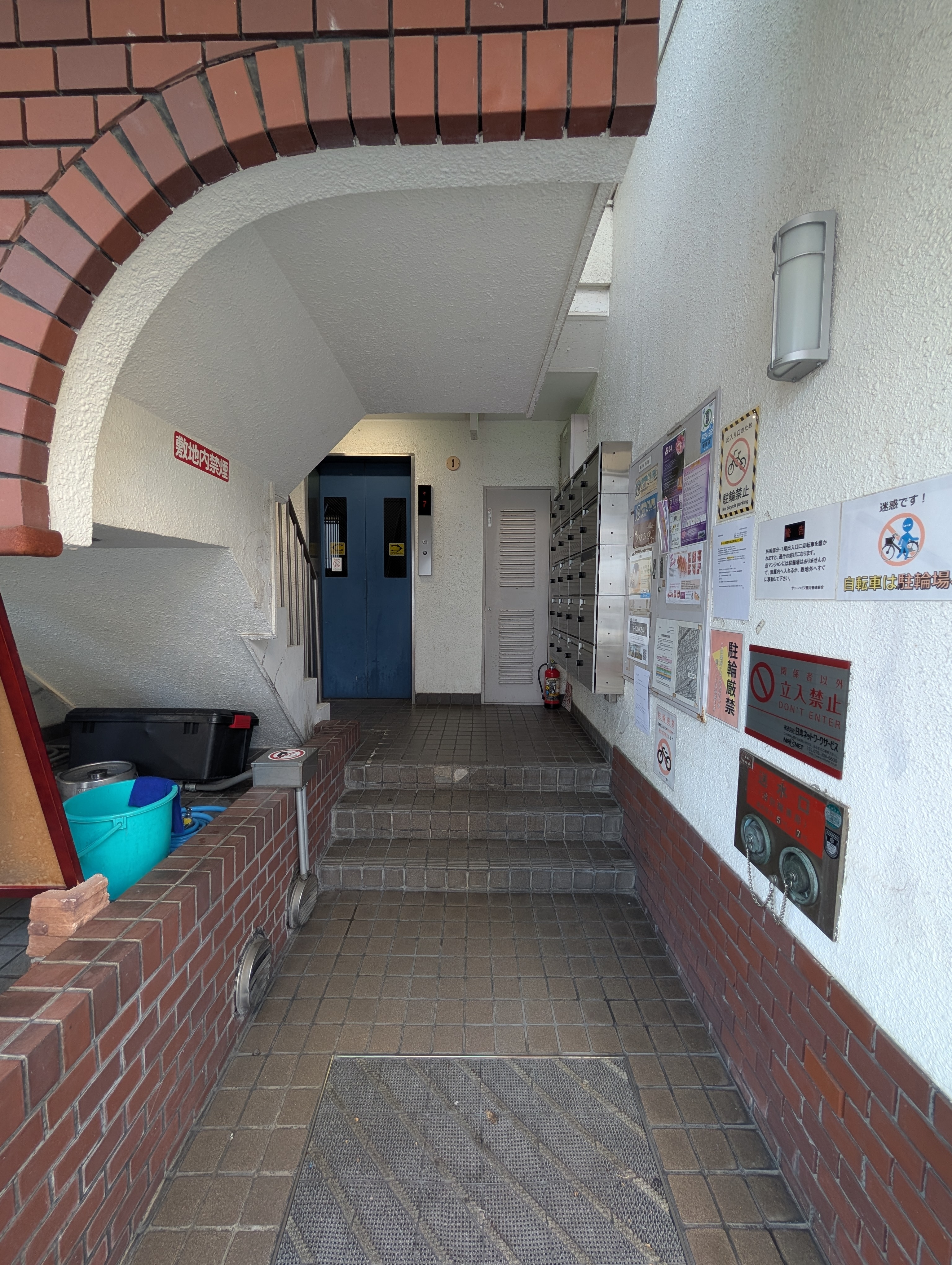 元町(15.12坪)の店舗物件画像 外観・内観1