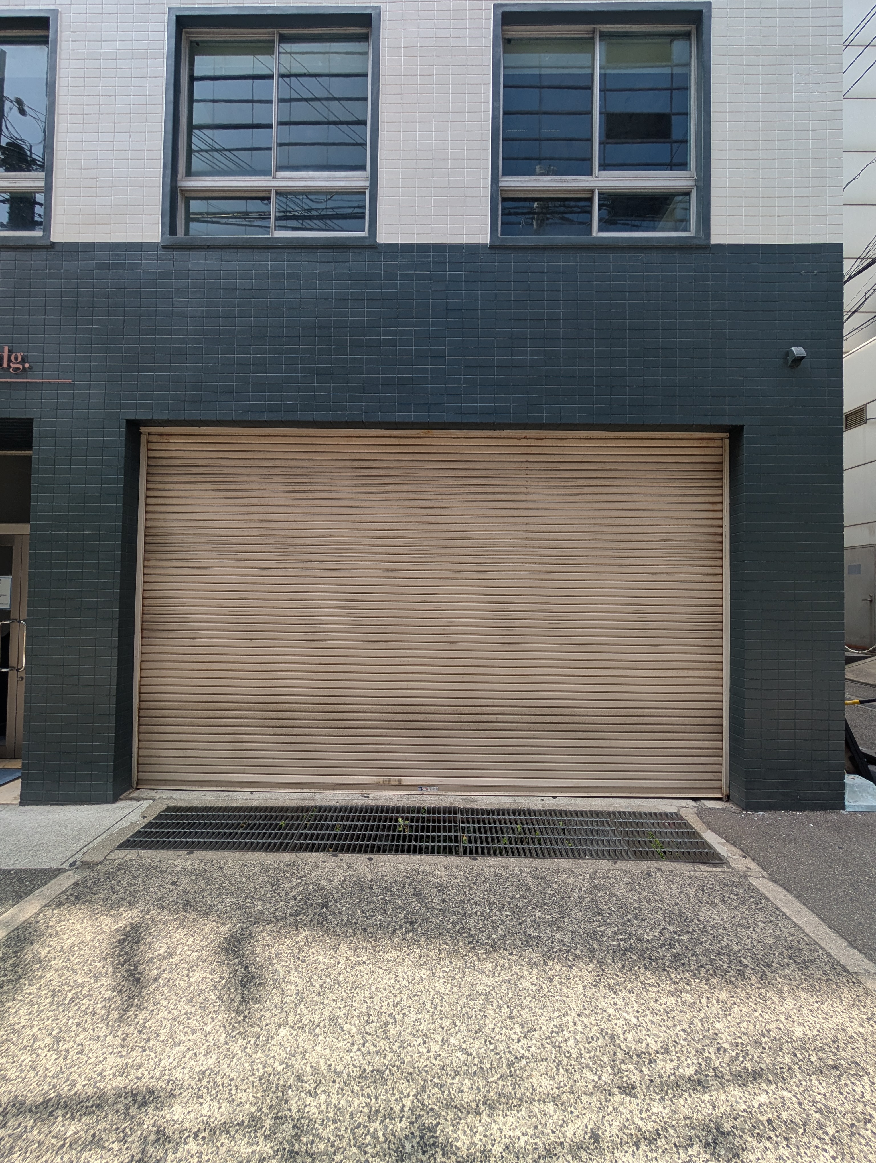 三ノ宮(24.56坪)の店舗物件画像 外観・内観1