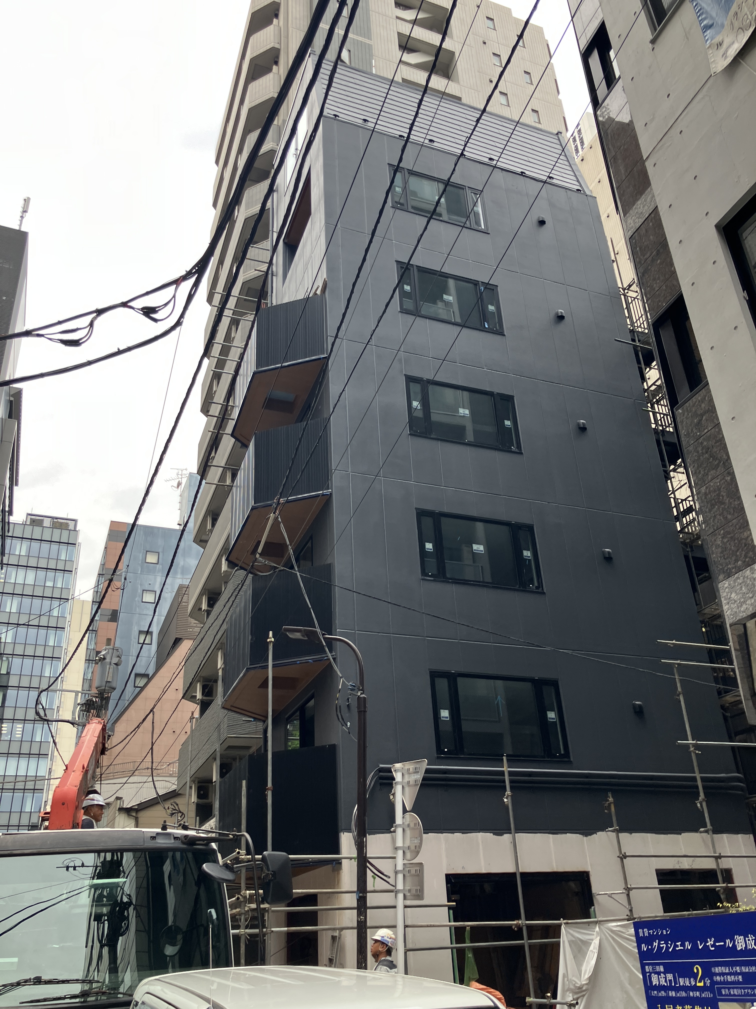 御成門（84.87坪）の店舗物件画像 外観・内観1