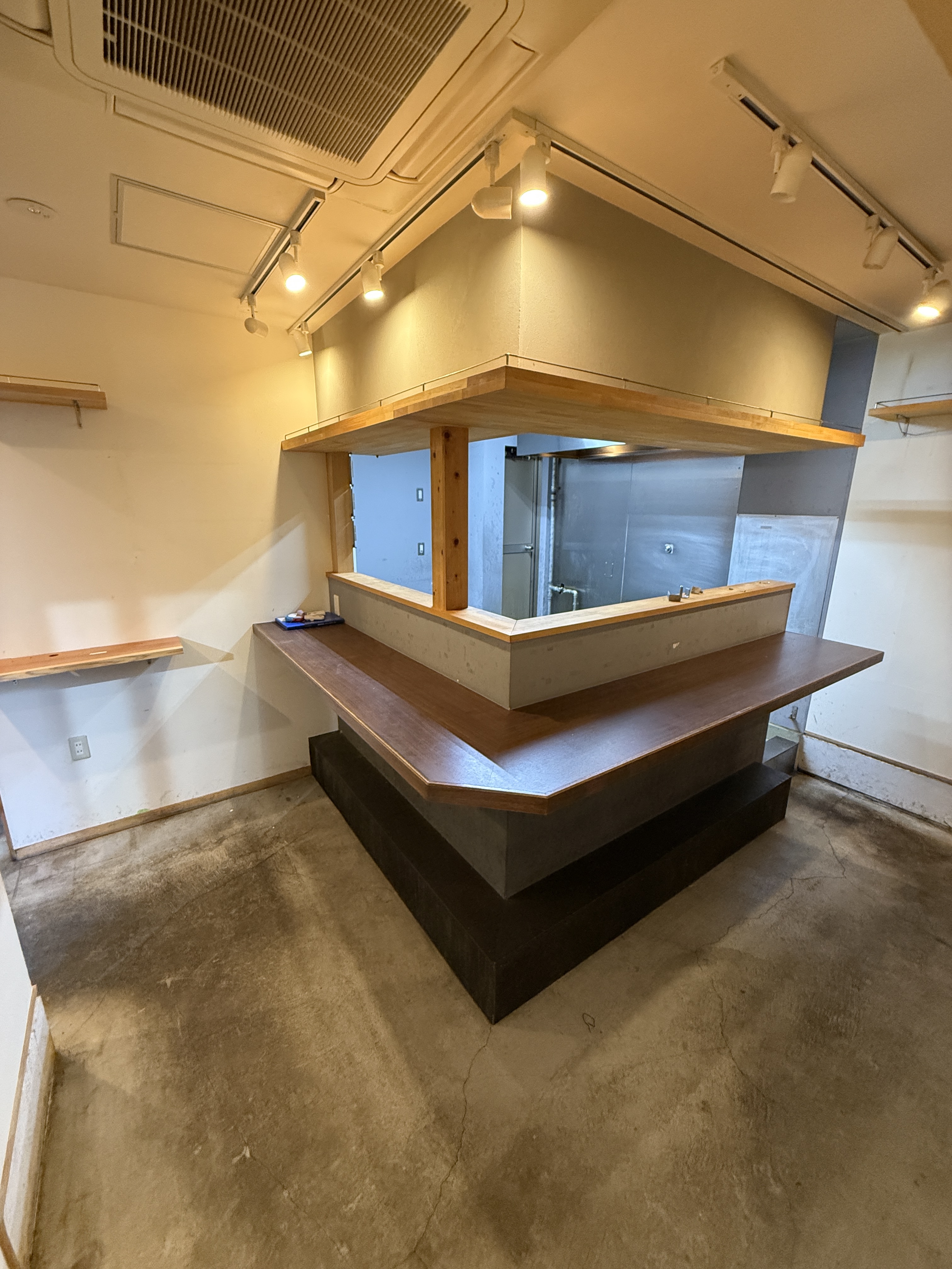 心斎橋（15坪）の店舗物件画像 外観・内観1