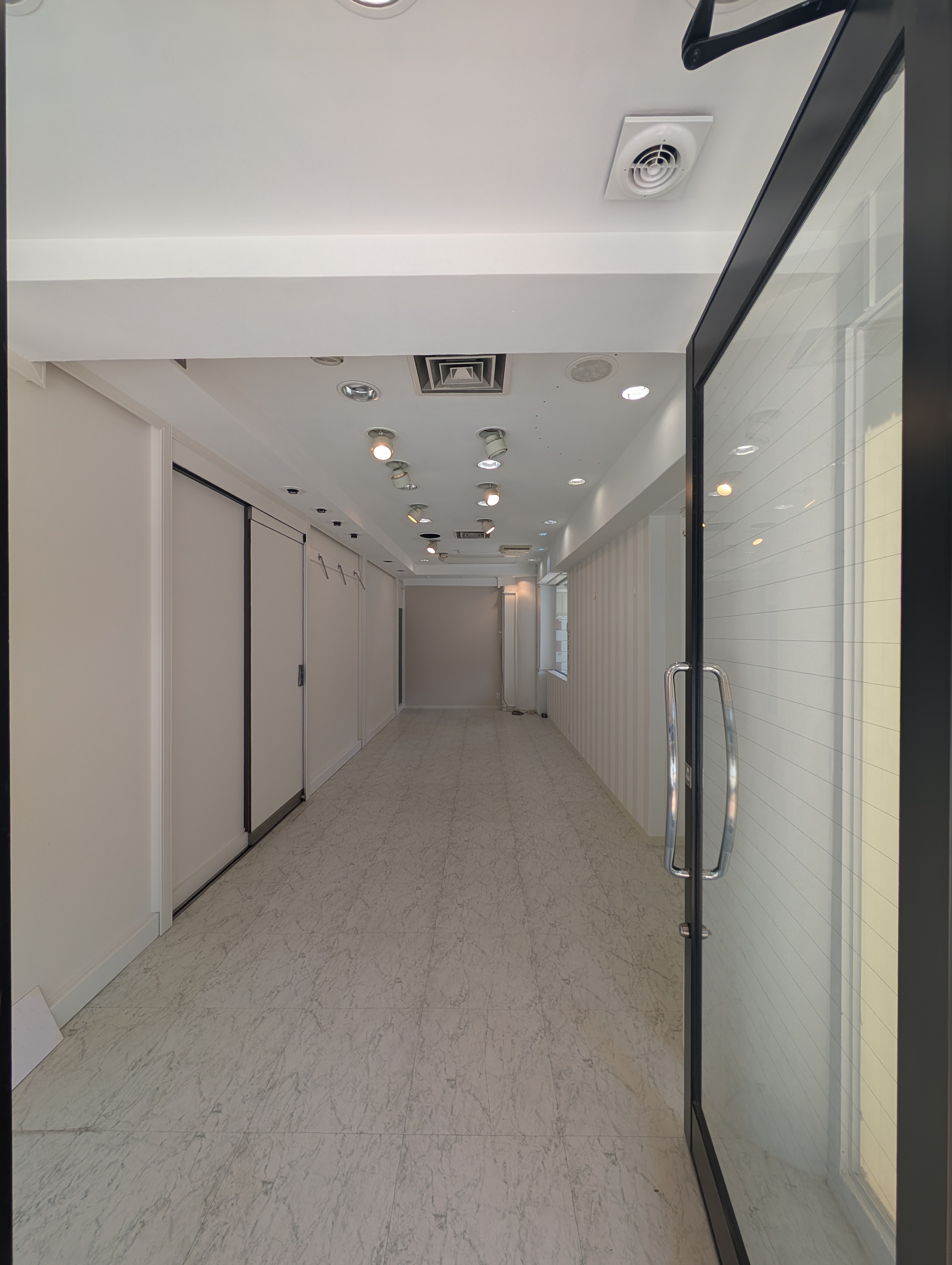 三ノ宮（7.9坪）の店舗物件画像 外観・内観1