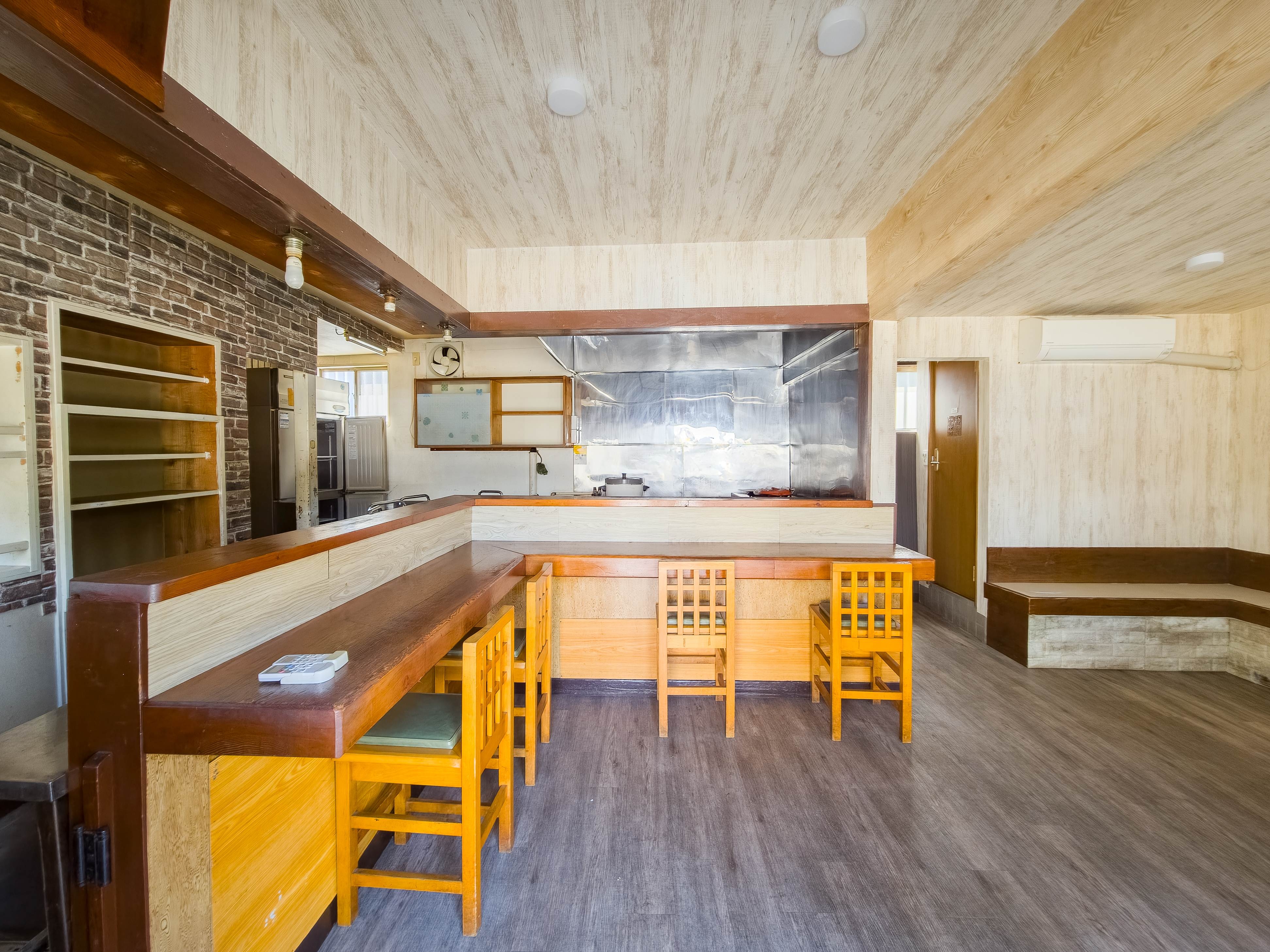 三浦海岸（9.98坪）の店舗物件画像 外観・内観1