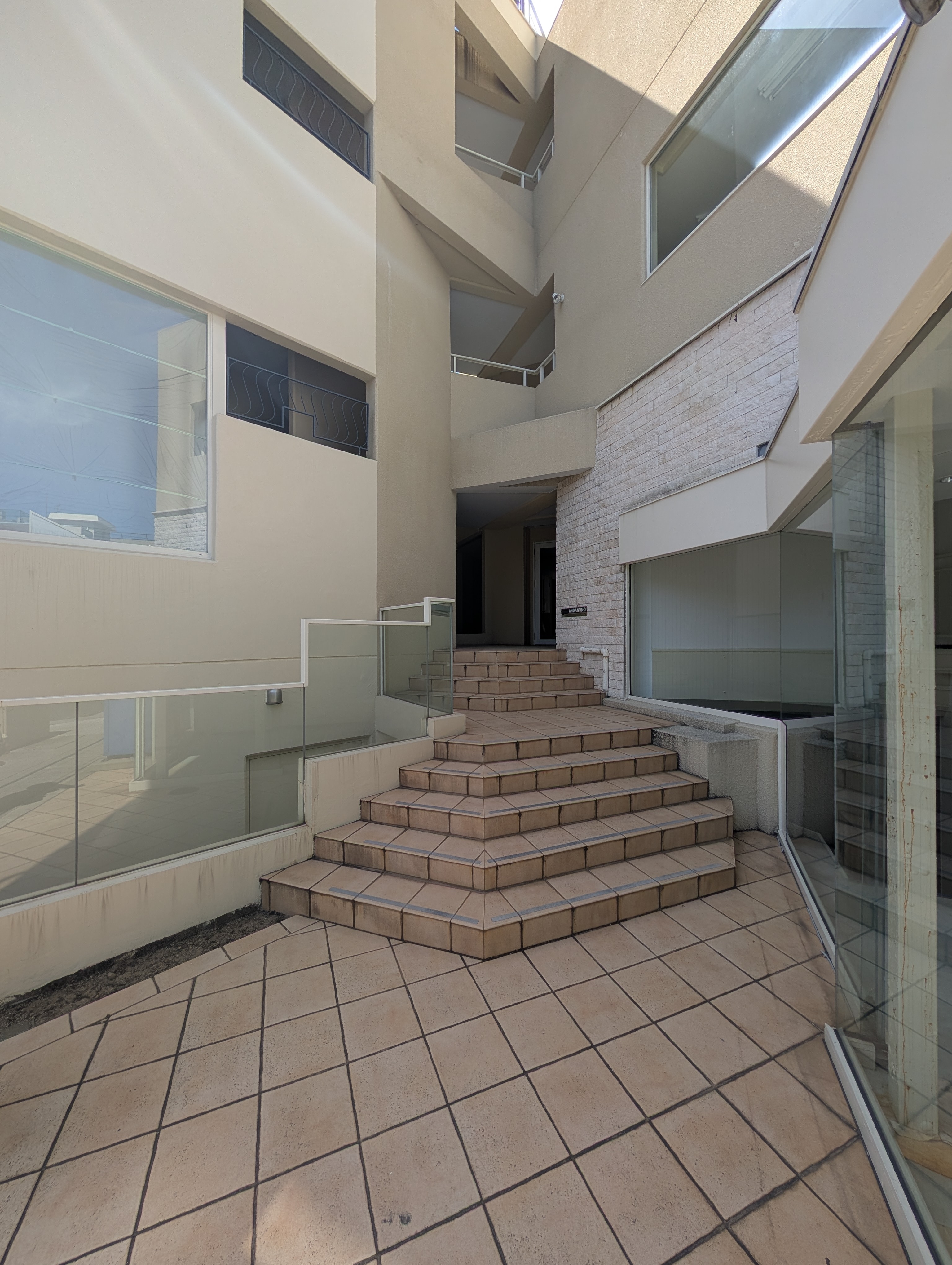 三ノ宮（125.92坪）の店舗物件画像 外観・内観1