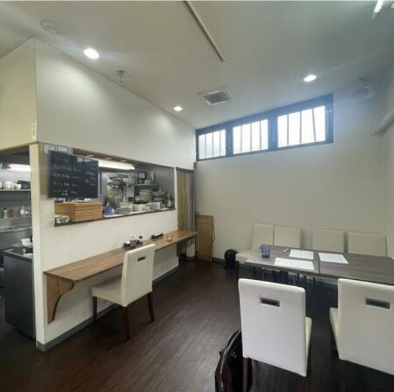 七隈（10.05坪）の店舗物件画像 外観・内観1