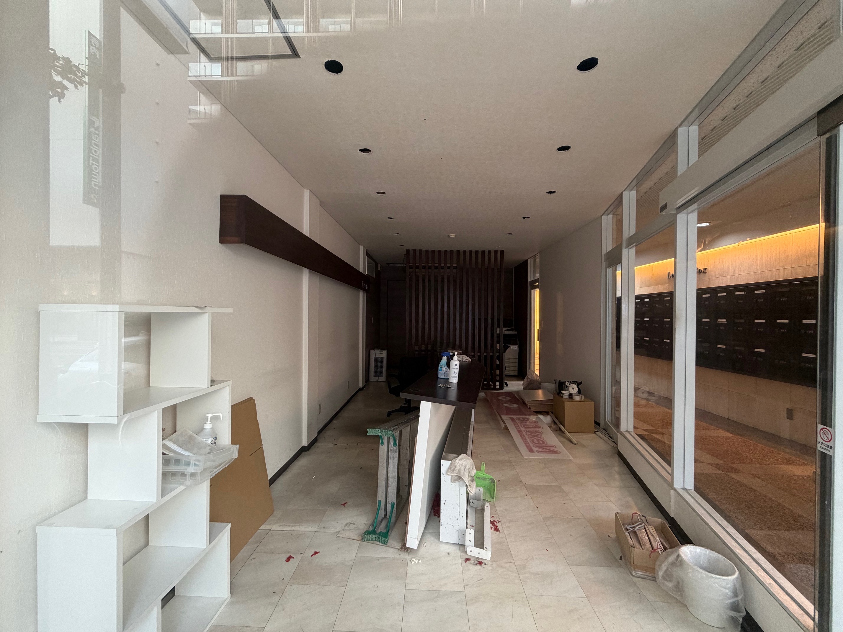 堺筋本町（25坪）の店舗物件画像 外観・内観1