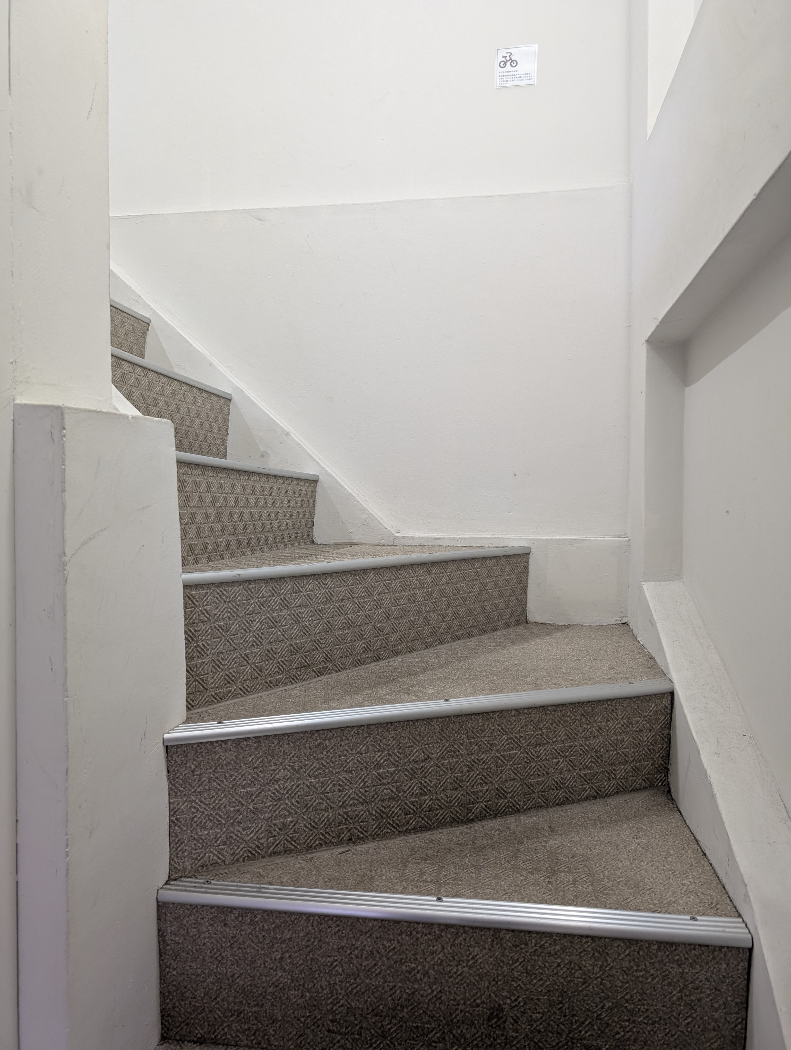 元町（7.5坪）の店舗物件画像 外観・内観1