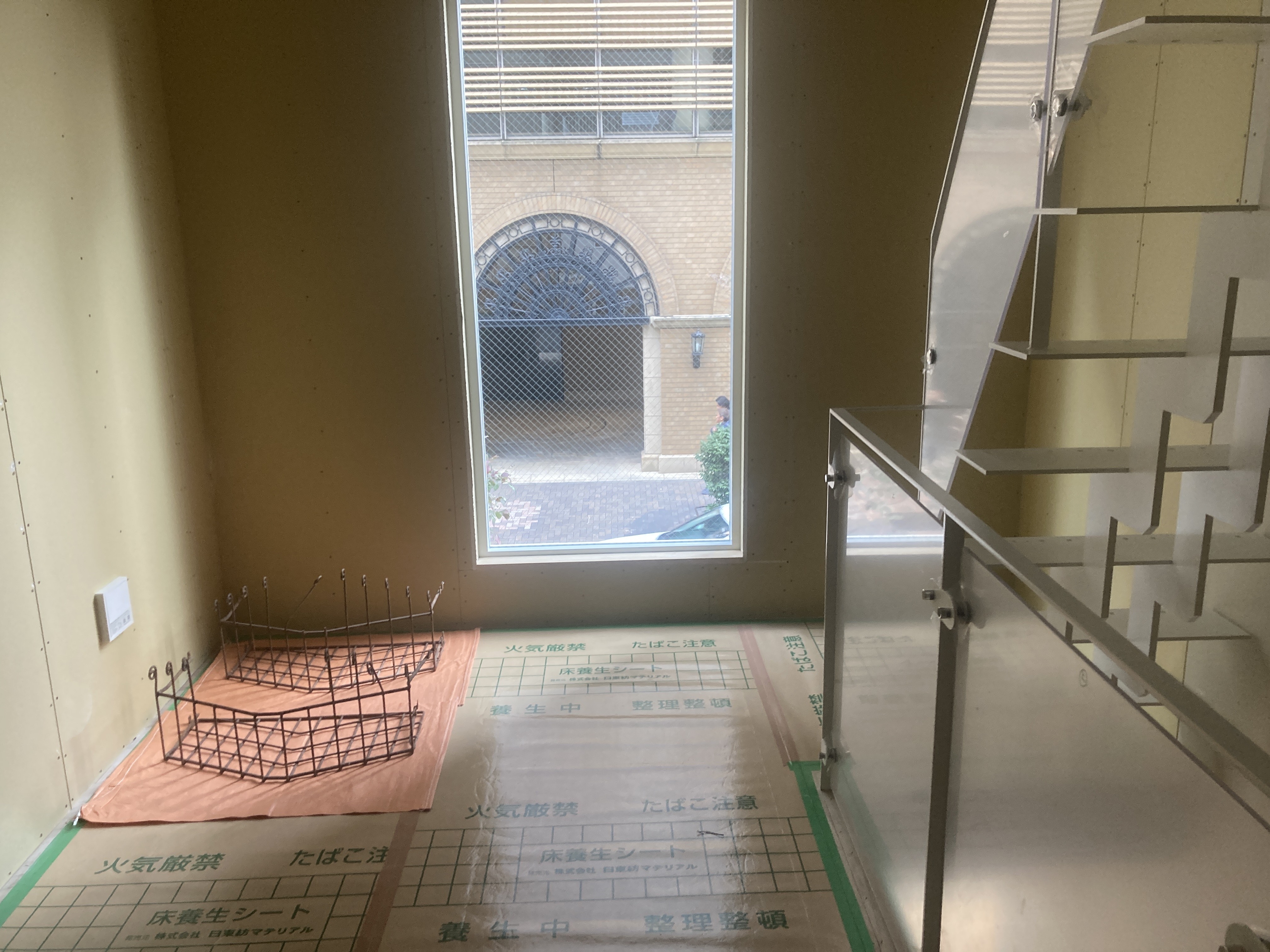 新橋（8.43坪）の店舗物件画像 外観・内観1