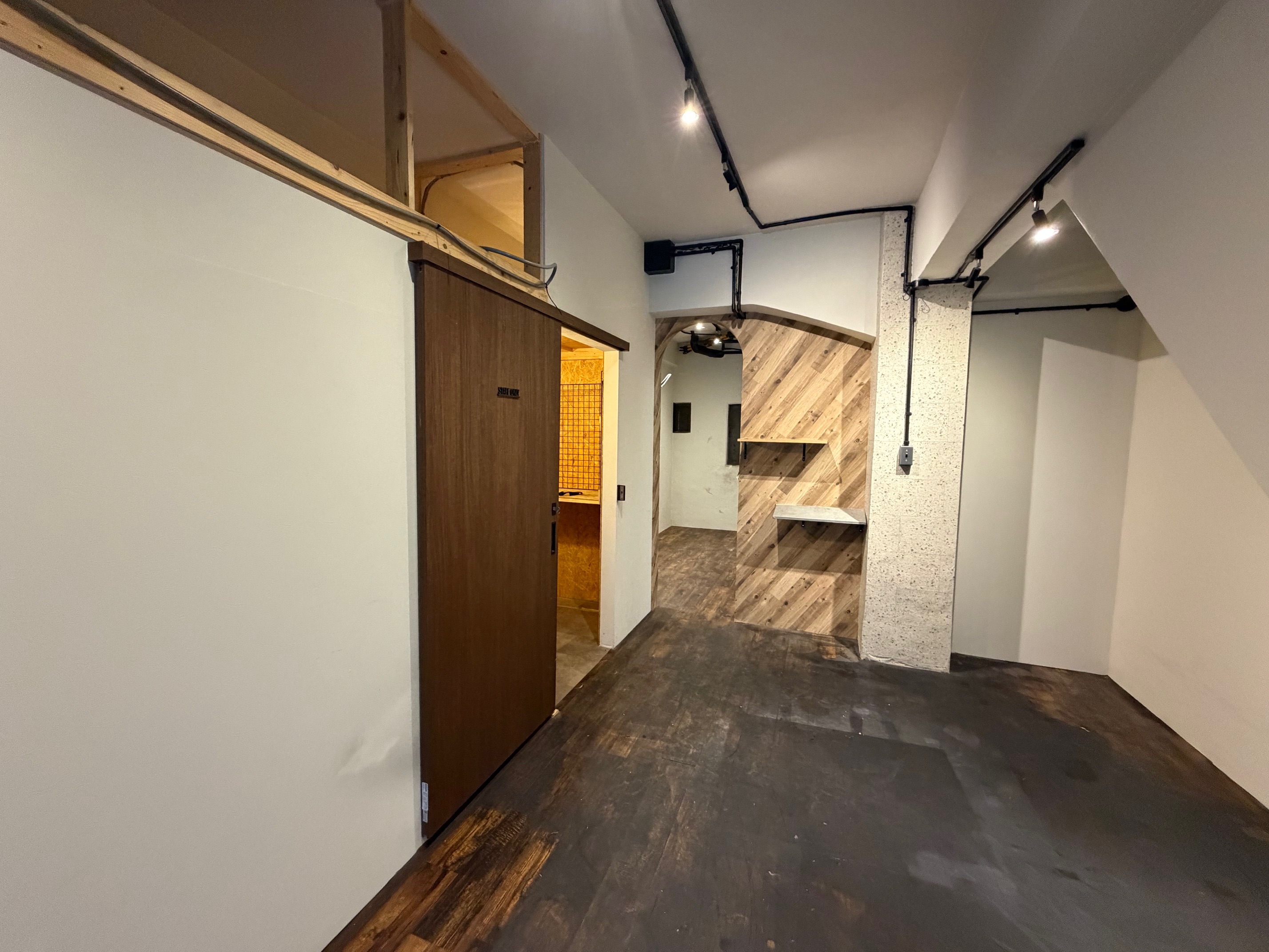 堺筋本町（13坪）の店舗物件画像 外観・内観1