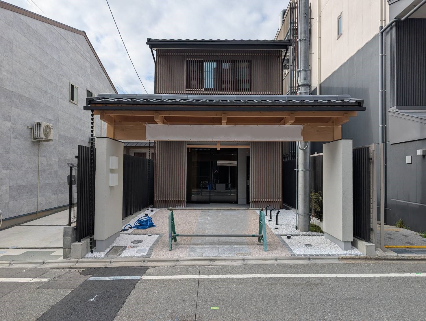 伏見桃山（24.62坪）の店舗物件画像 外観・内観1