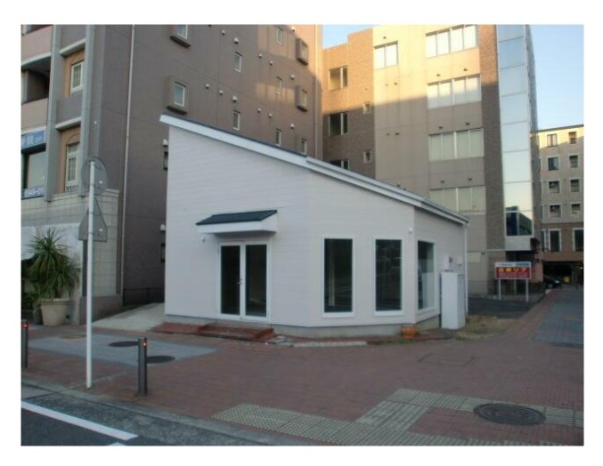 センター南（15.75坪）の店舗物件画像 外観・内観1