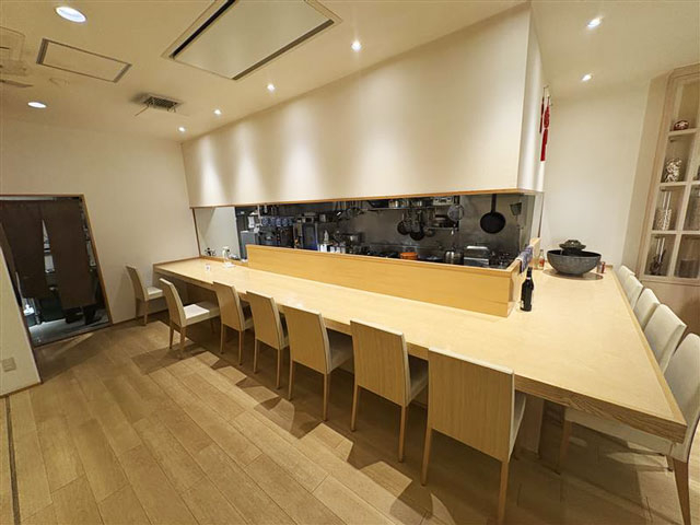 広尾（21.13坪）の店舗物件画像 外観・内観1