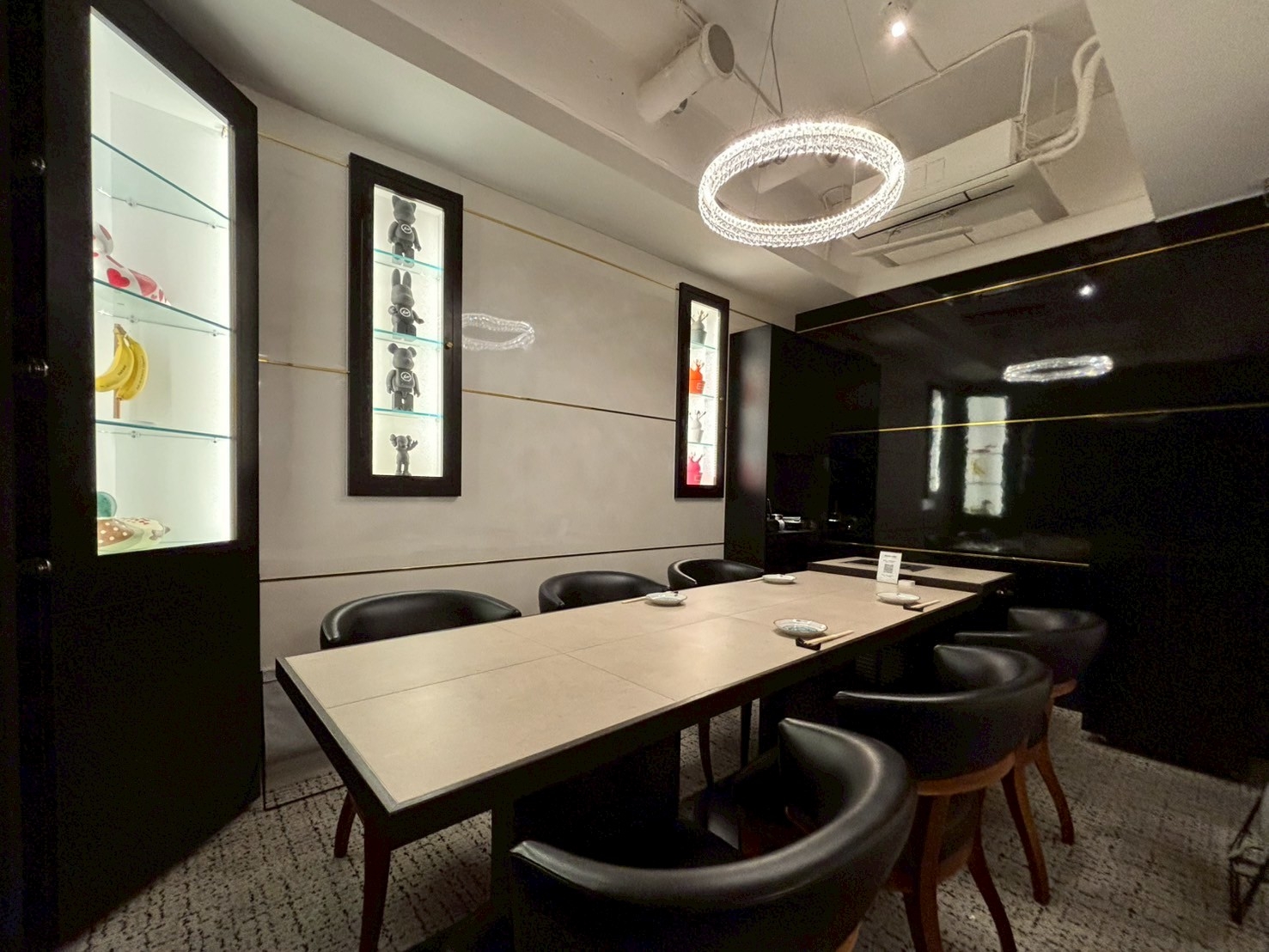 麻布十番（26坪）の店舗物件画像 外観・内観1