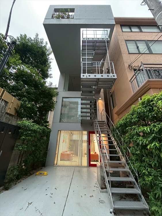 表参道（71.67坪）の店舗物件画像 外観・内観1