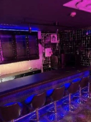 堺（8.8坪）の店舗物件画像 外観・内観1