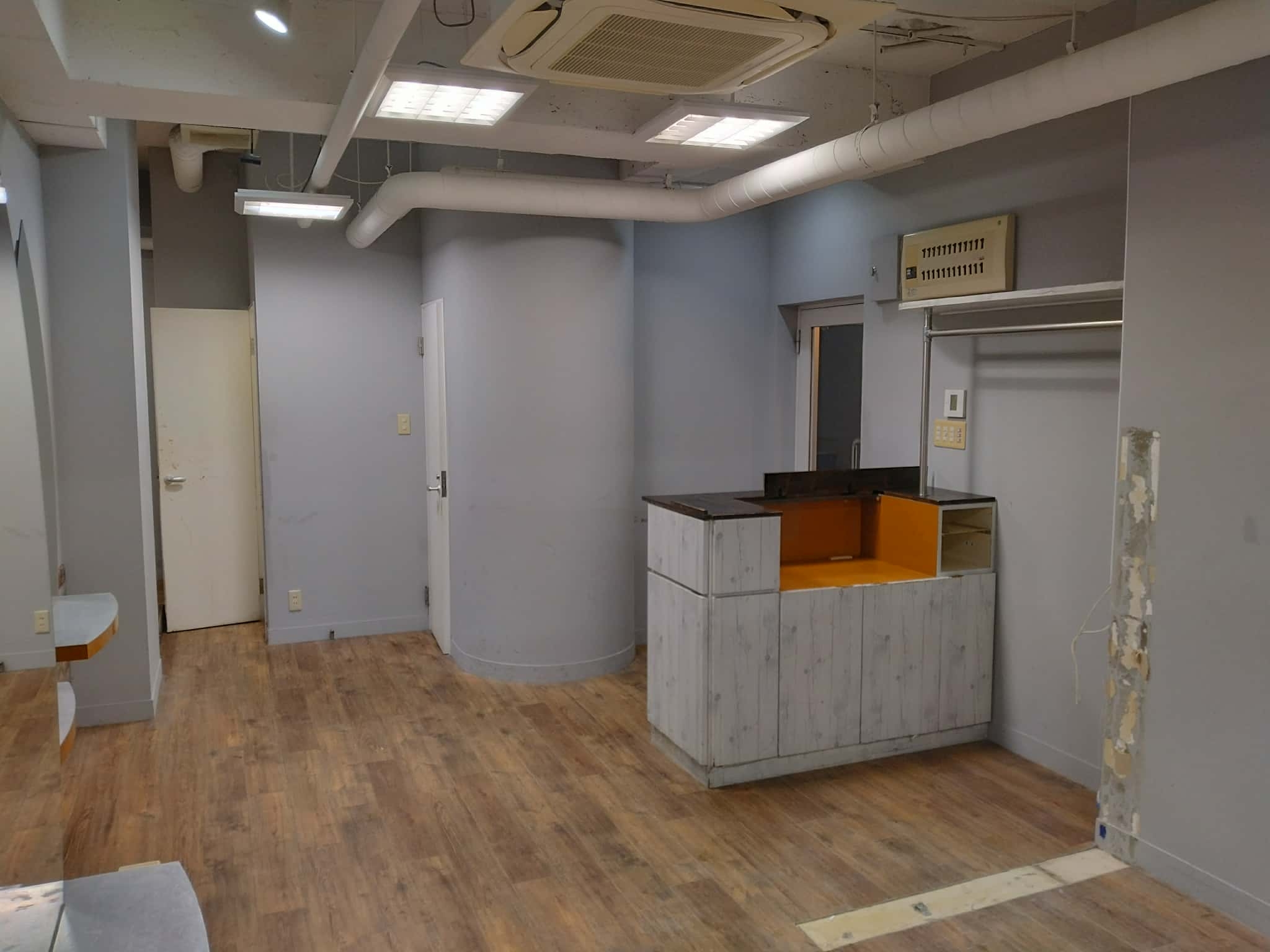 元町（13.67坪）の店舗物件画像 外観・内観1