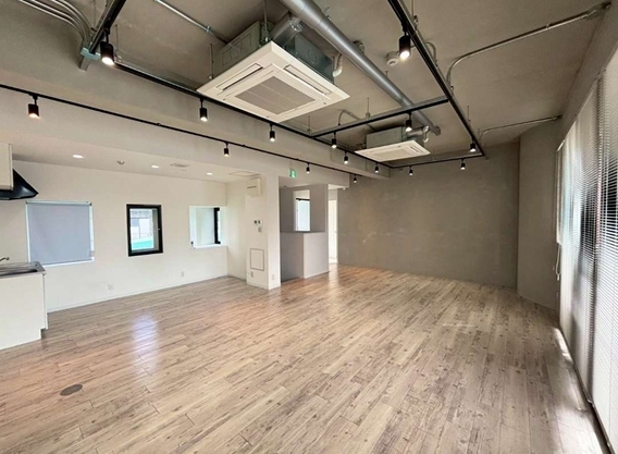 三宮（37.62坪）の店舗物件画像 外観・内観1